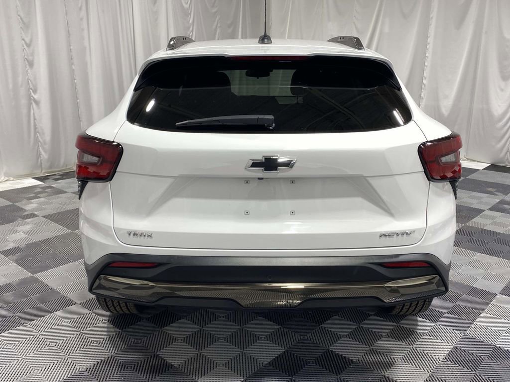 Used 2024 Chevrolet Trax ACTIV w/ Driver Confidence Package image 3