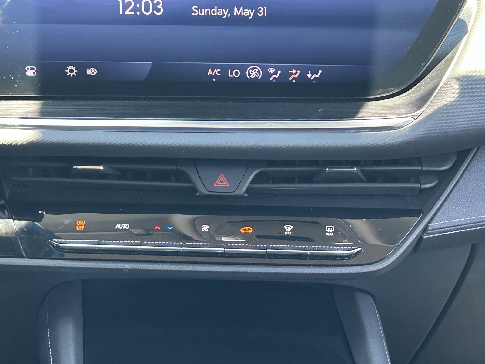 Certified 2024 Buick Envision Preferred AWD/4WD image 21