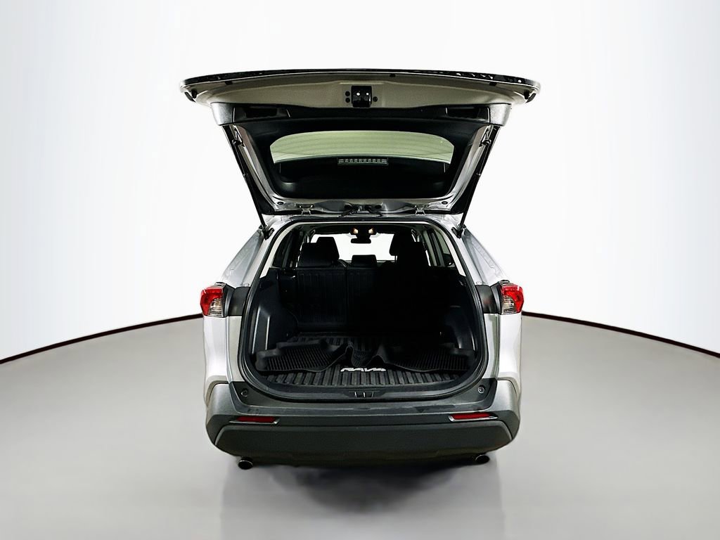 Used 2021 Toyota RAV4 LE image 31