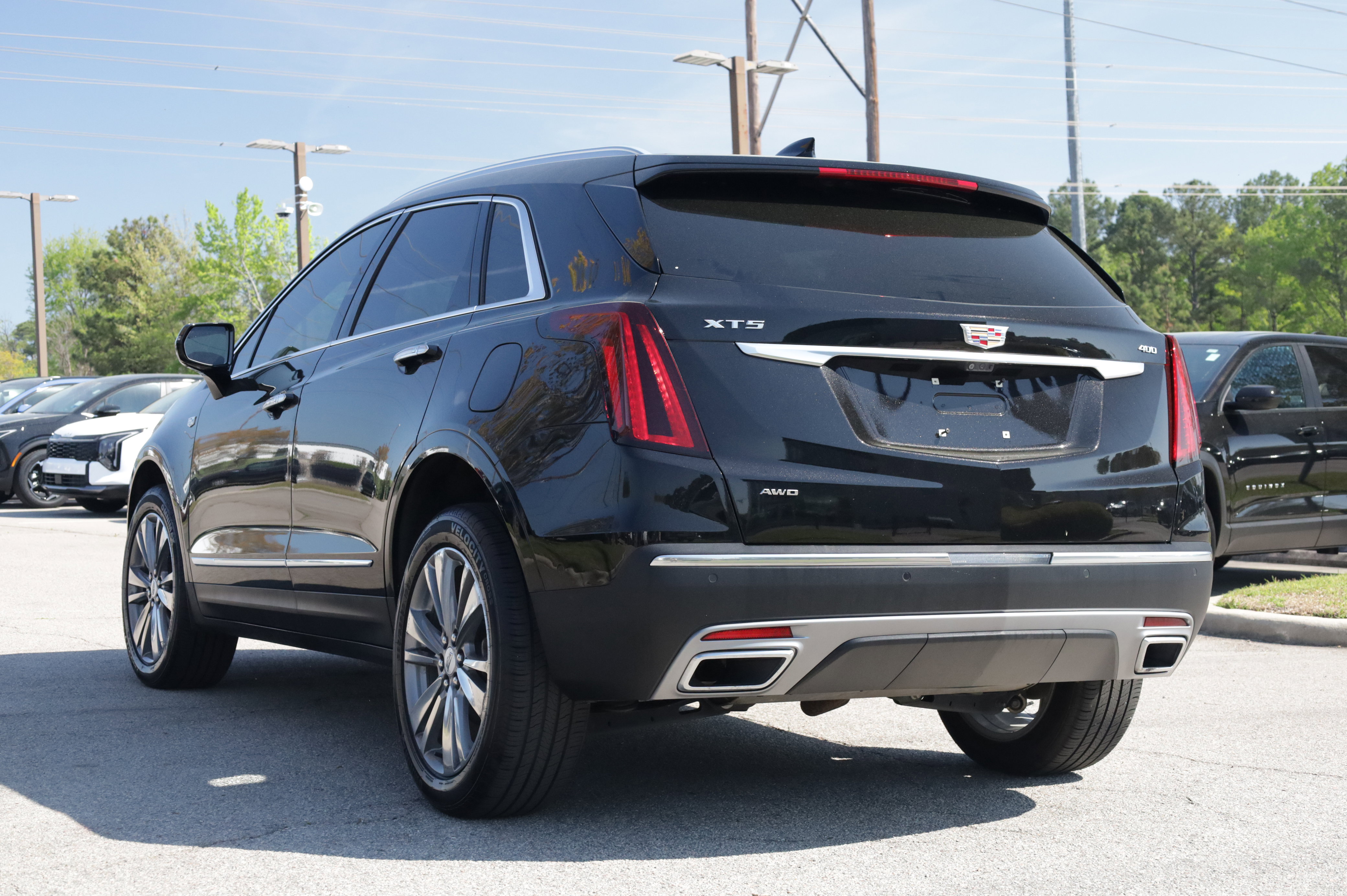 Used 2022 Cadillac XT5 Premium Luxury w/ Technology Package AWD/4WD image 3