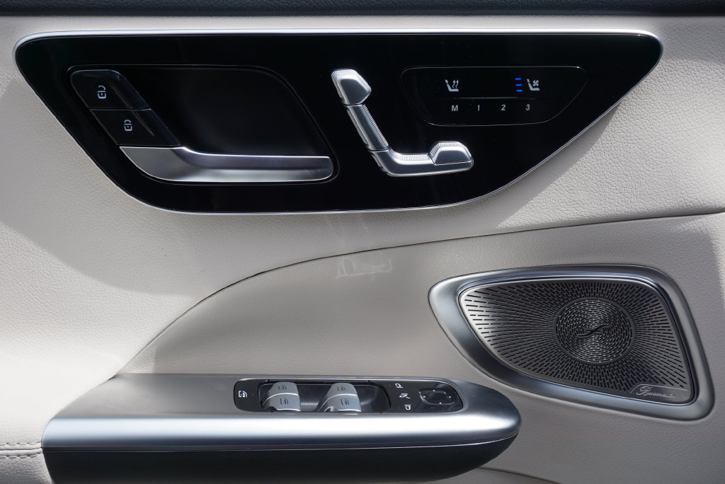 Certified 2025 Mercedes-Benz C 300 4MATIC Sedan image 23