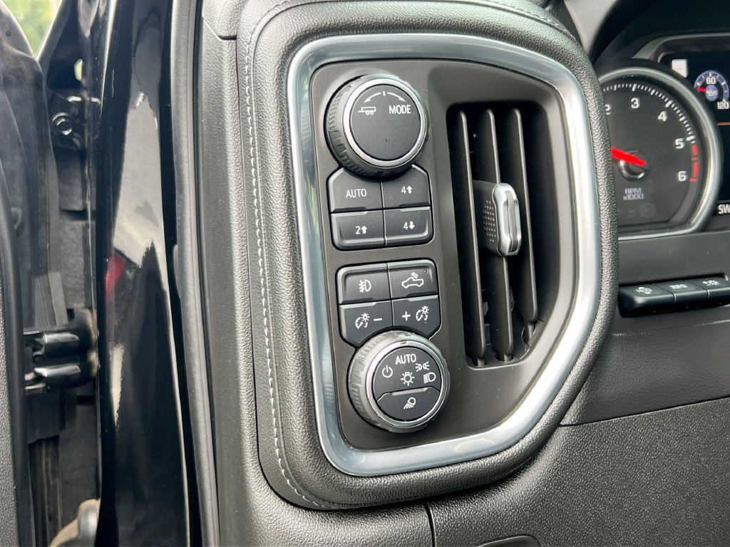 Used 2020 Chevrolet Silverado 1500 High Country w/ Technology Package AWD/4WD image 44