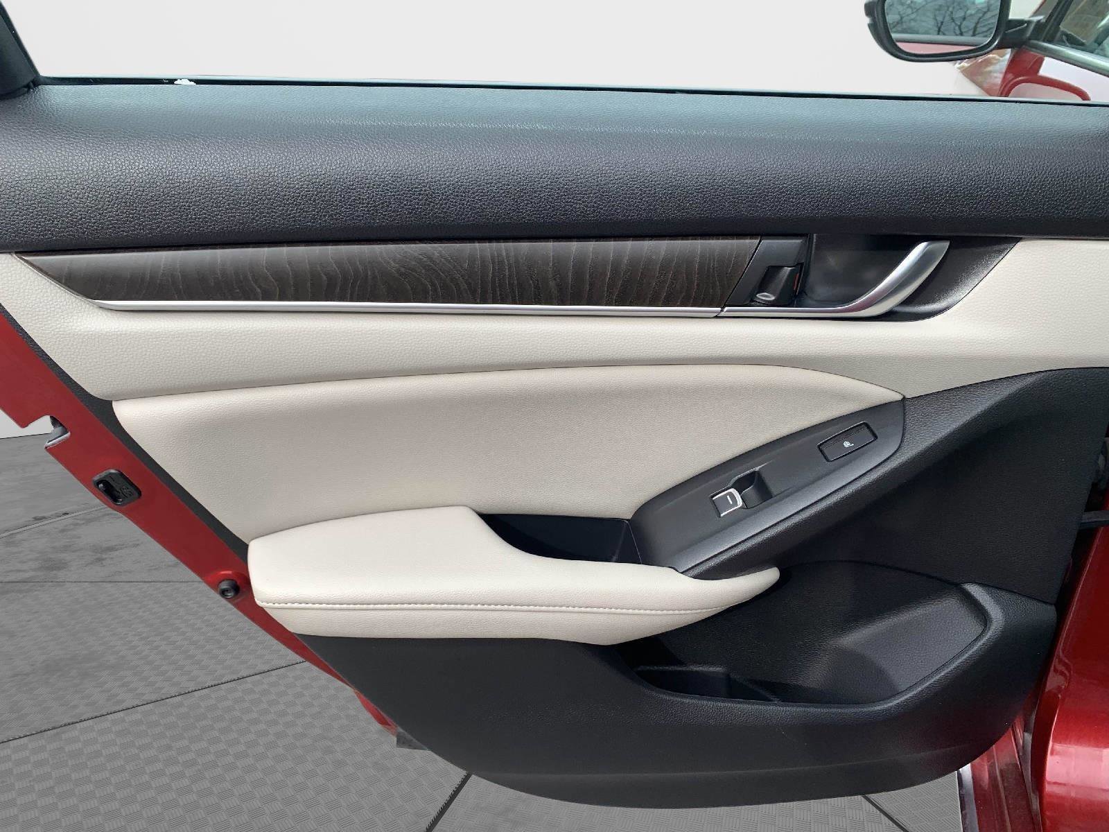 Used 2020 Honda Accord Touring image 42