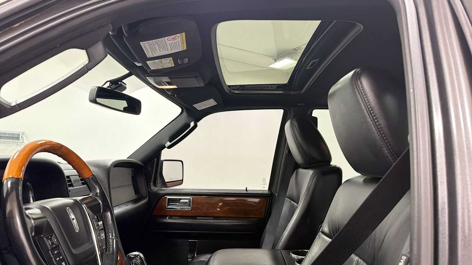 Used 2016 Lincoln Navigator Select AWD/4WD image 24