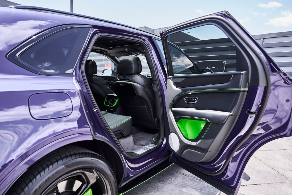 Used 2025 Bentley Bentayga AWD/4WD image 27