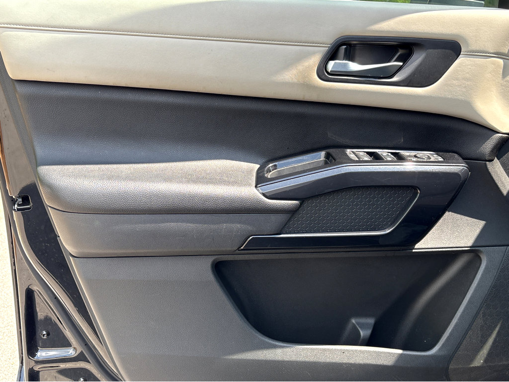 Used 2022 Nissan Pathfinder SV w/ SV Premium Package image 14