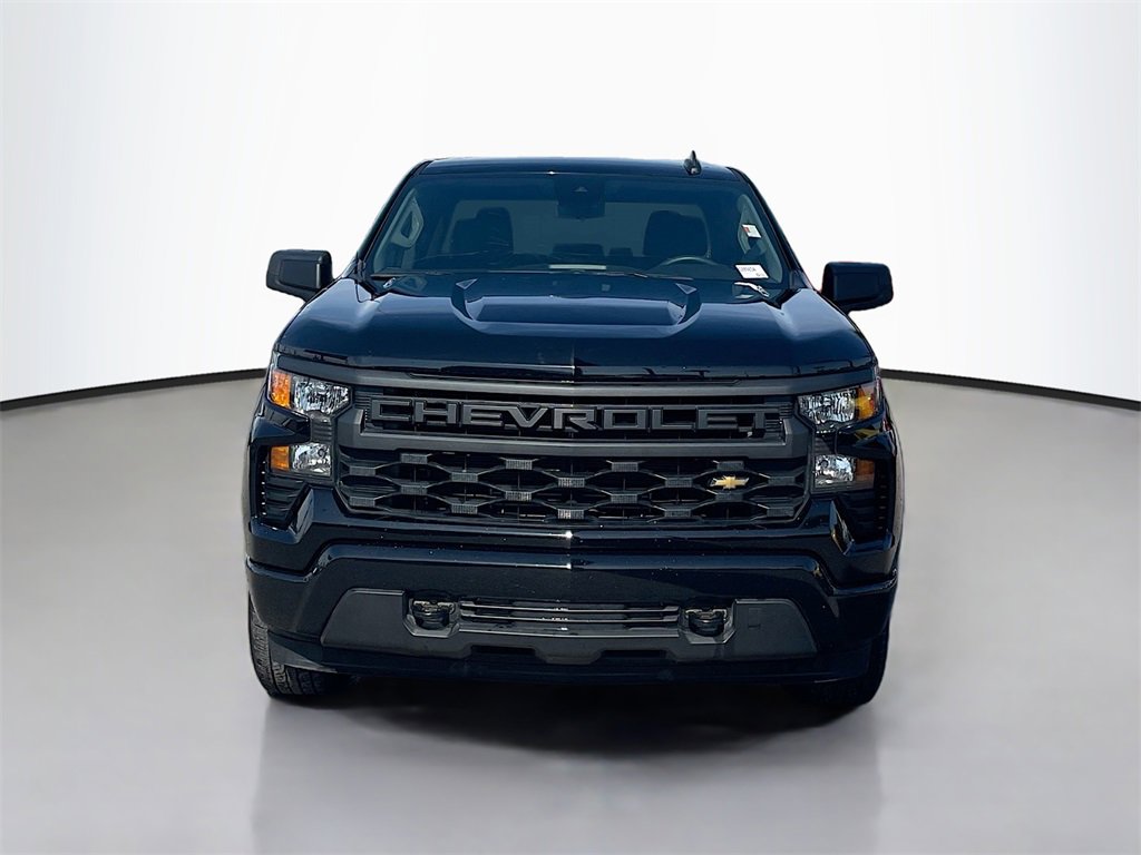 Used 2025 Chevrolet Silverado 1500 Custom image 2