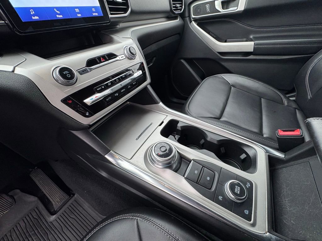 Used 2022 Ford Explorer XLT w/ Equipment Group 202A image 29