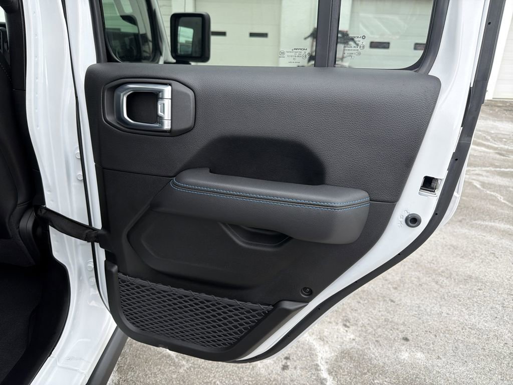 Used 2022 Jeep Wrangler Unlimited Rubicon 4xe w/ Cold Weather Group AWD/4WD image 17