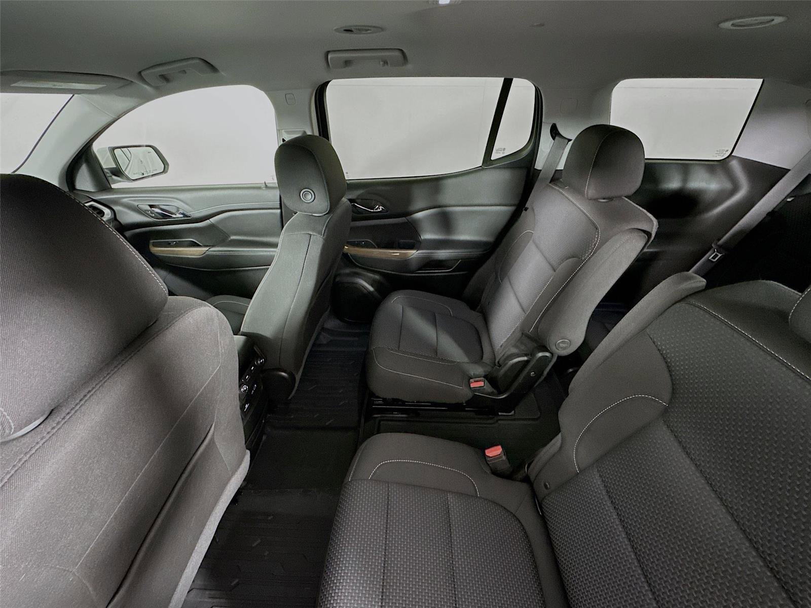 Used 2023 GMC Acadia SLE w/ Driver Convenience Package image 11