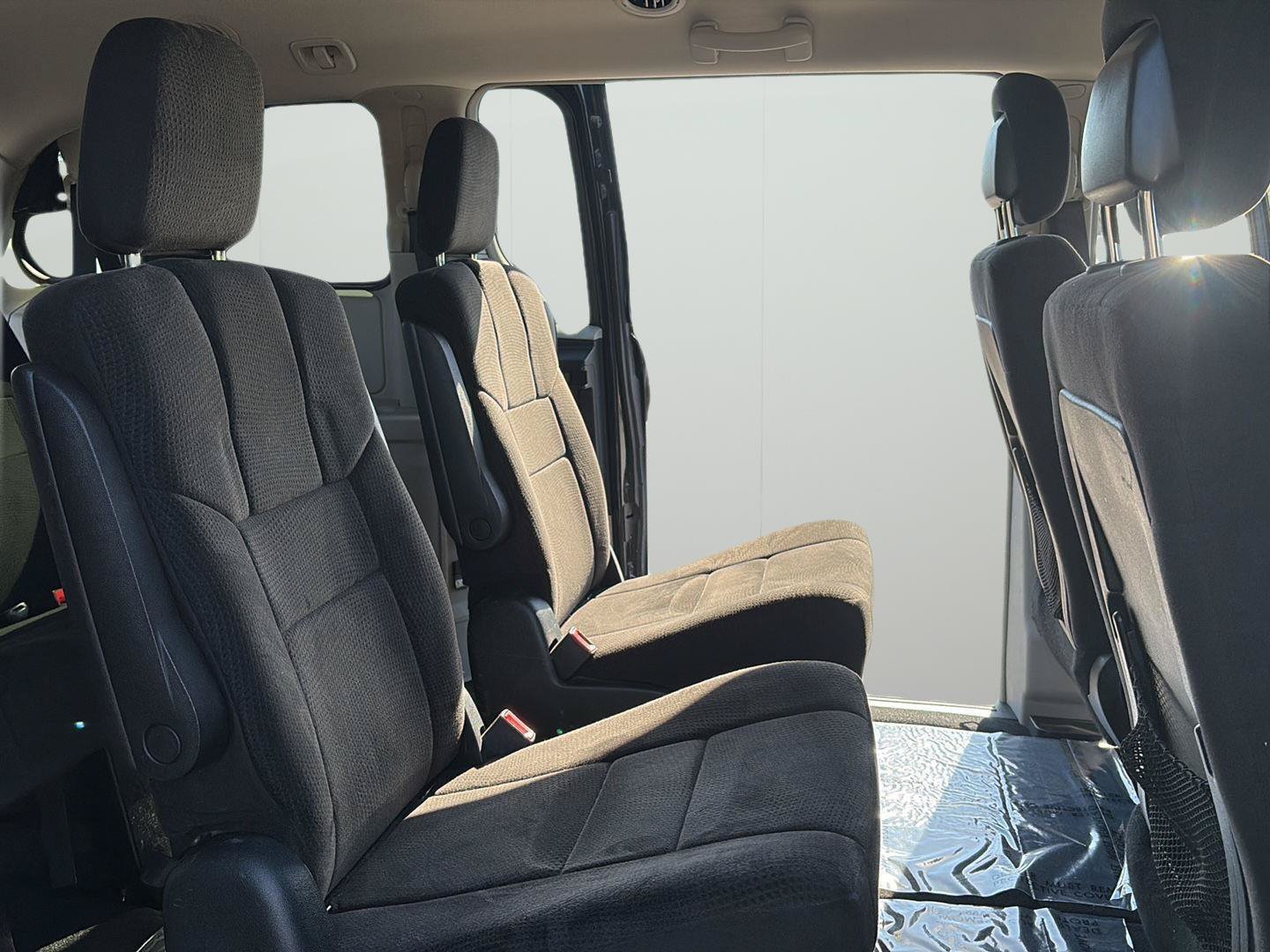 Used 2013 Chrysler Town & Country Touring FWD image 14