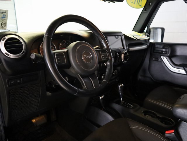 Used 2015 Jeep Wrangler Unlimited Rubicon w/ Max Tow Package image 4