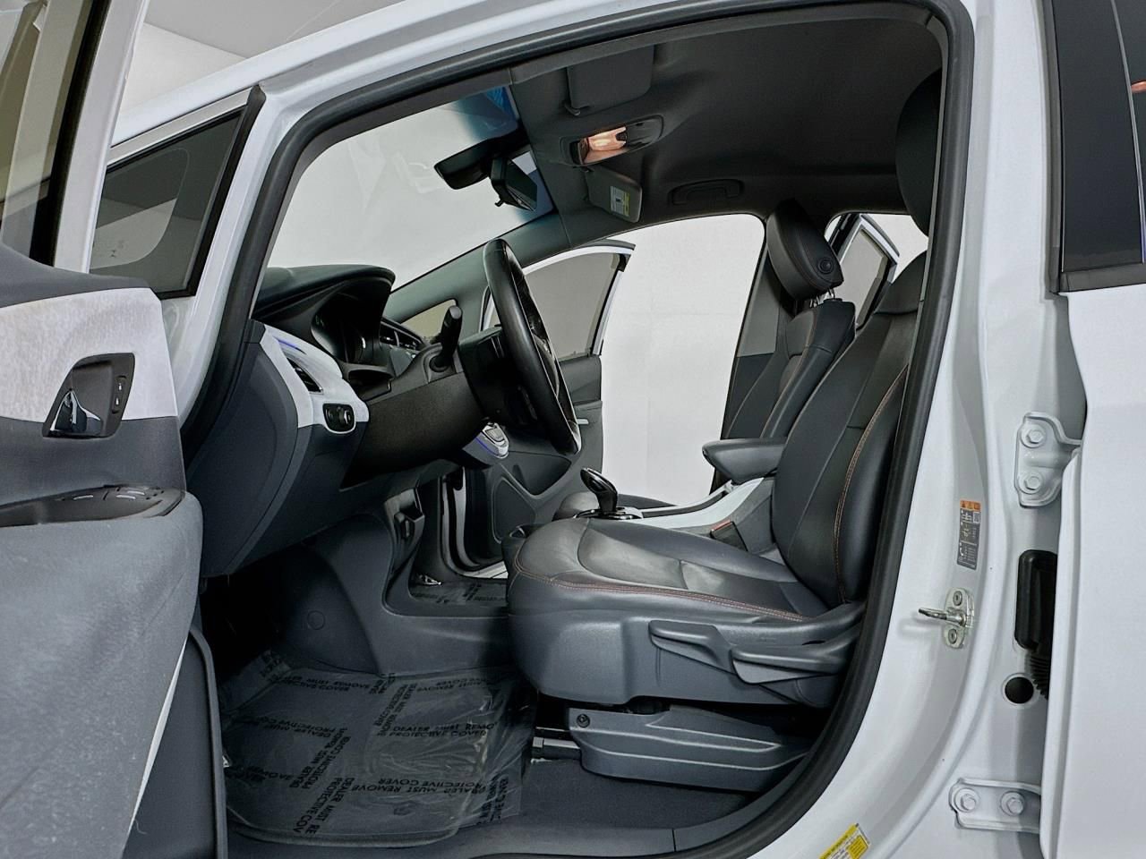 Used 2017 Chevrolet Bolt Premier image 24