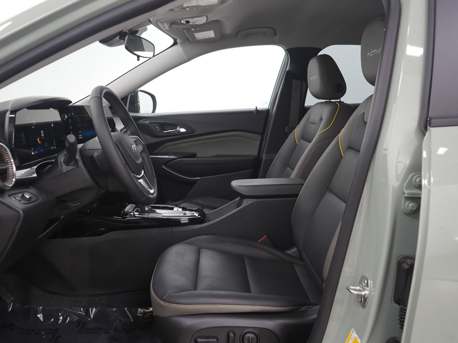 Used 2025 Chevrolet Trax ACTIV w/ Driver Confidence Package FWD image 22