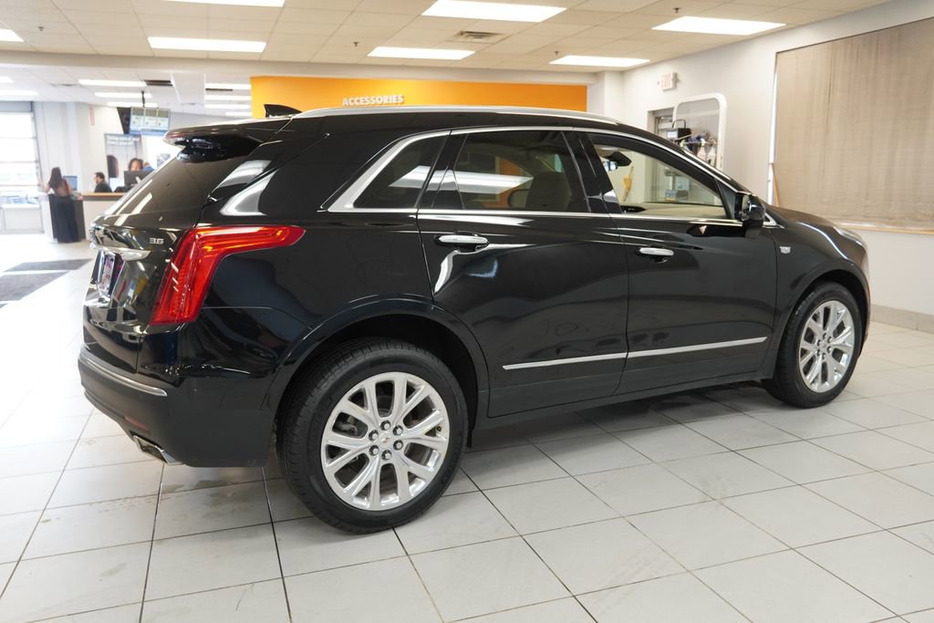 Used 2017 Cadillac XT5 Premium Luxury w/ Advanced Security Package AWD/4WD image 12