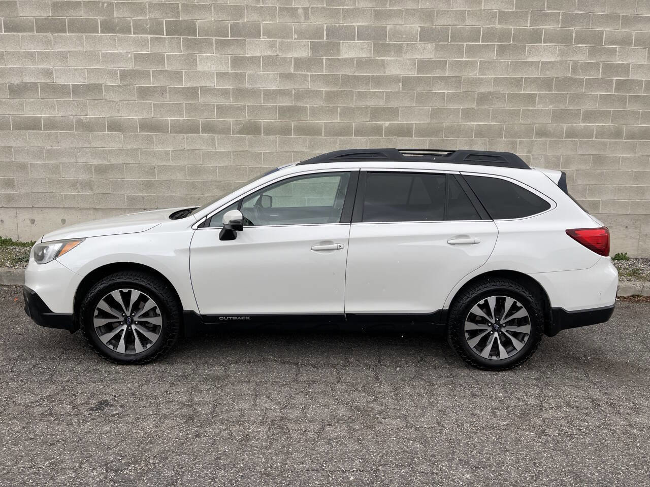 Used 2017 Subaru Outback 3.6R Limited image 10