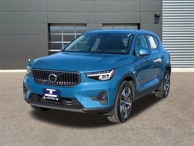 Used 2025 Volvo XC40 B5 Plus image 3