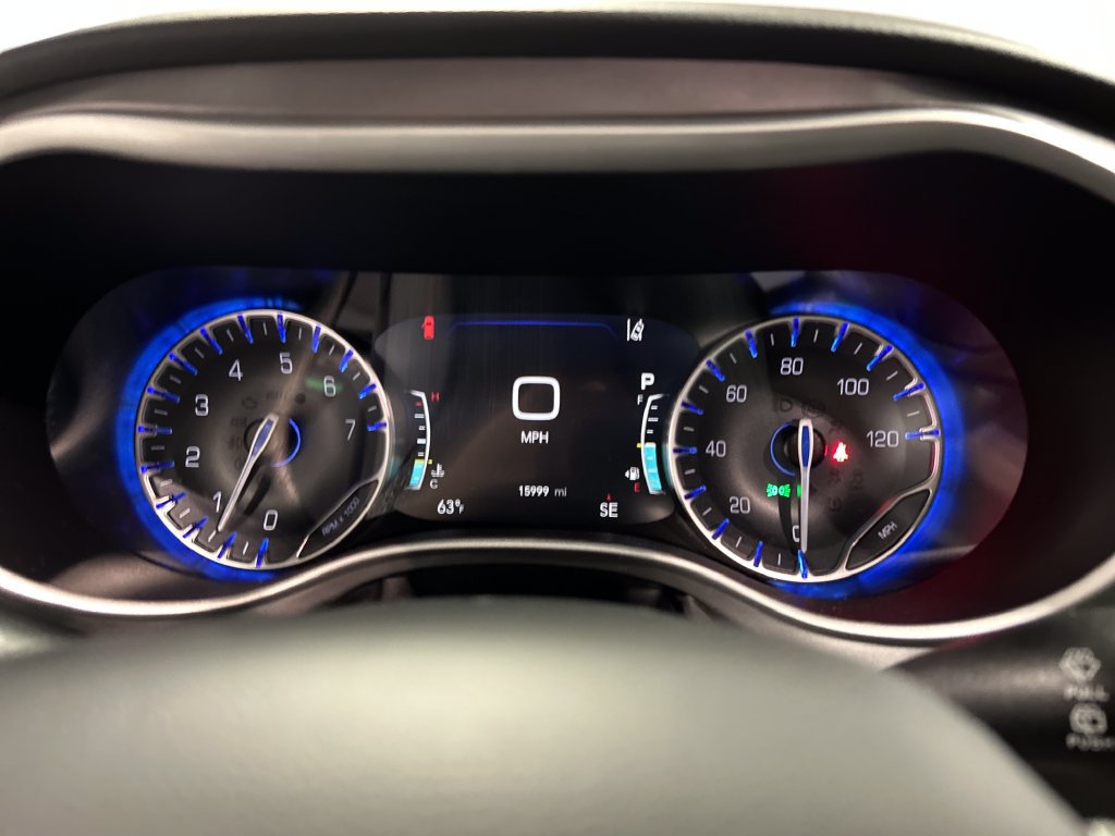 Used 2026 Chrysler Pacifica Select FWD image 16