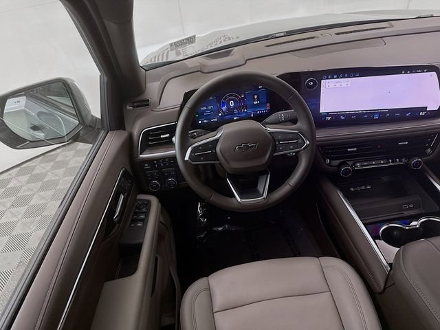 Used 2025 Chevrolet Suburban Z71 w/ Comfort Package image 25
