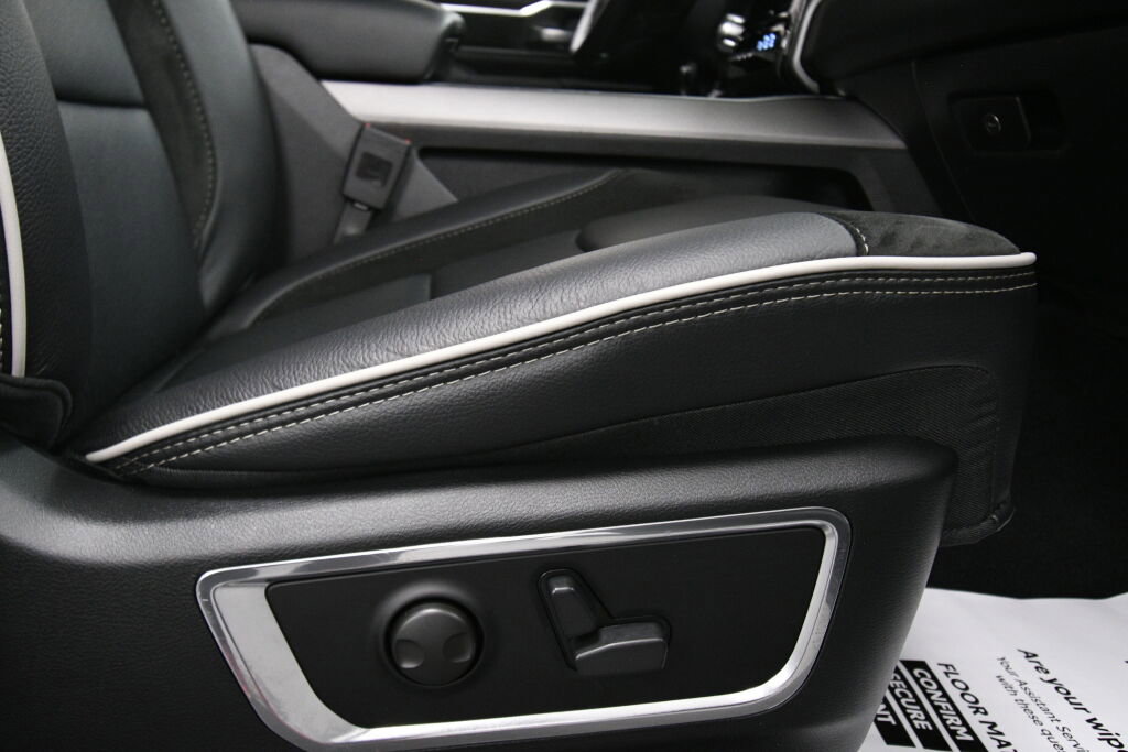 Used 2026 RAM 1500 Laramie AWD/4WD image 25