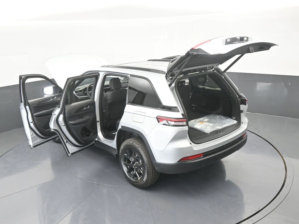 New 2025 Jeep Grand Cherokee Altitude image 60