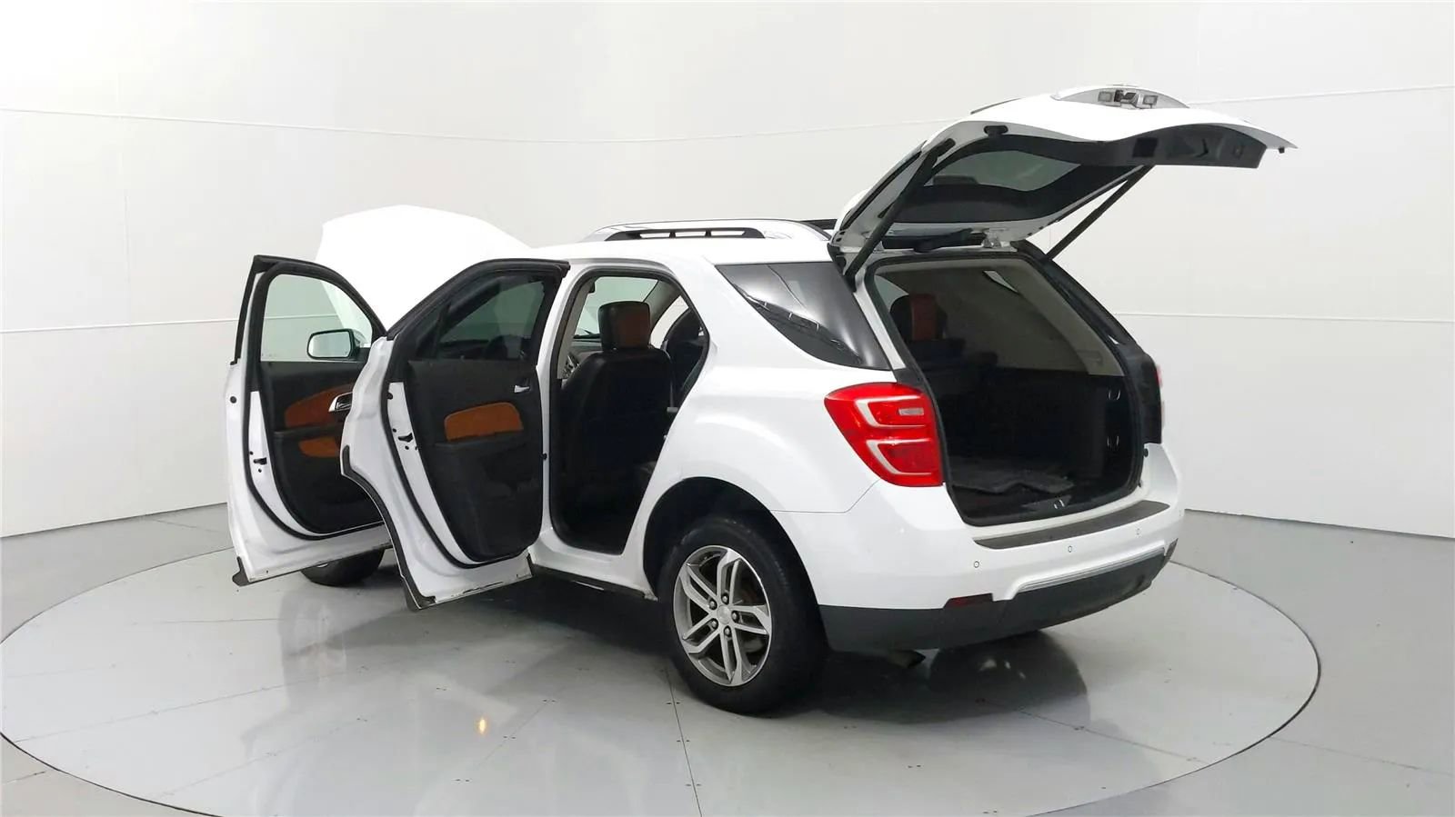 Used 2016 Chevrolet Equinox LTZ w/ Enhanced Convenience Package FWD image 32