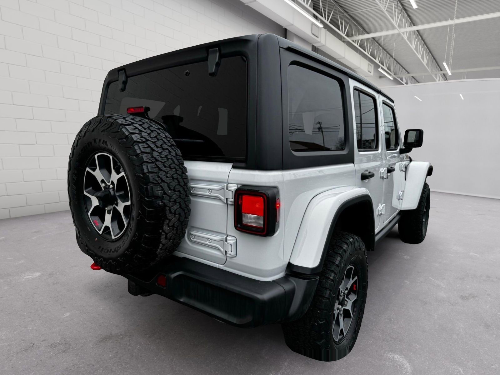 Used 2023 Jeep Wrangler Unlimited Rubicon AWD/4WD image 9