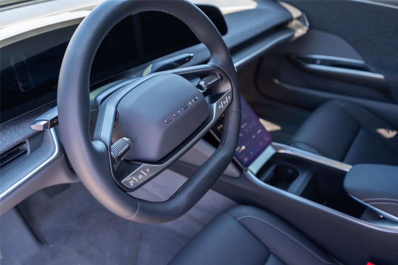 Used 2025 Lucid Air Touring image 8