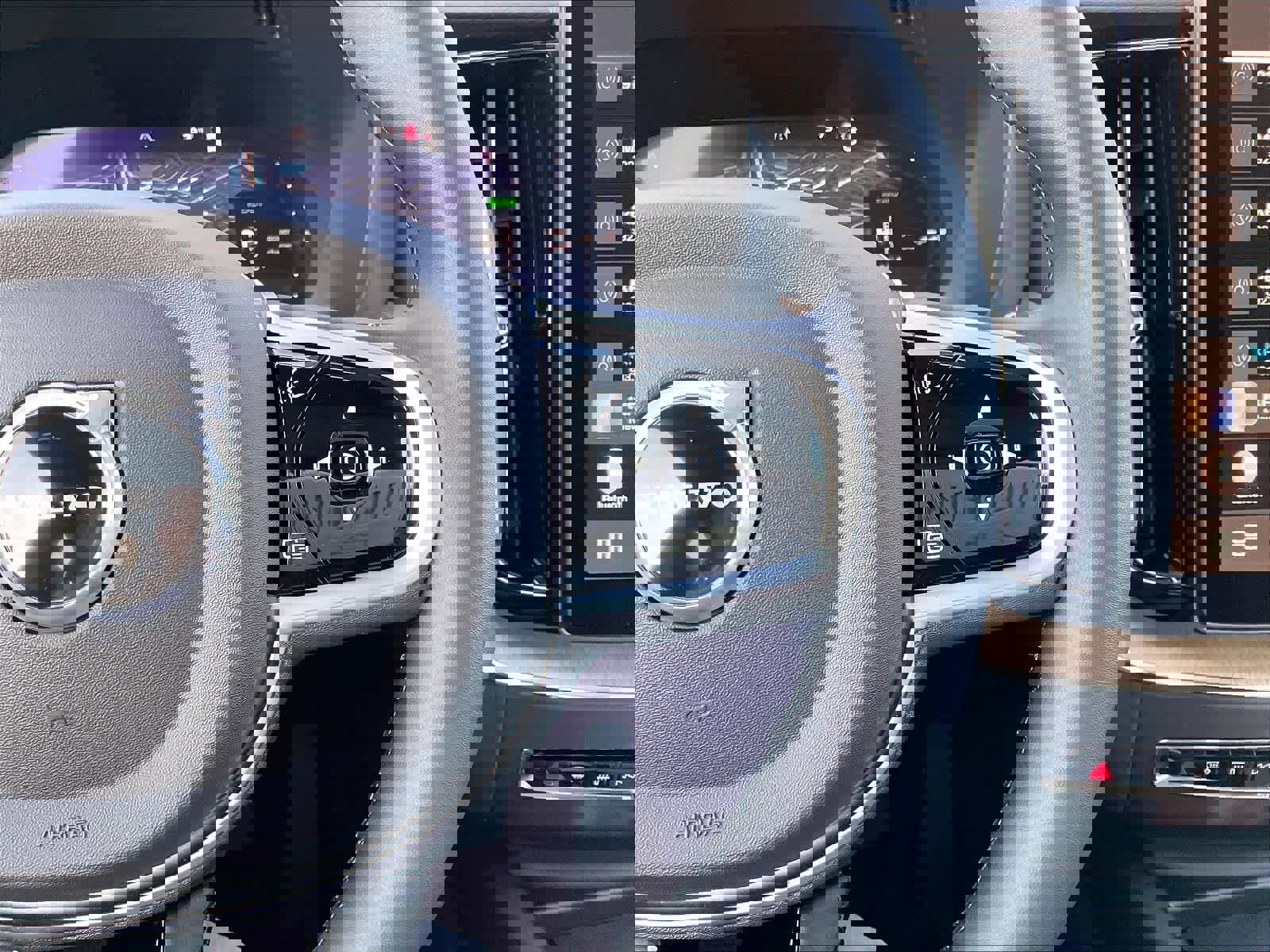 New 2026 Volvo XC60 T8 Plus w/ Protection Package Premier image 18