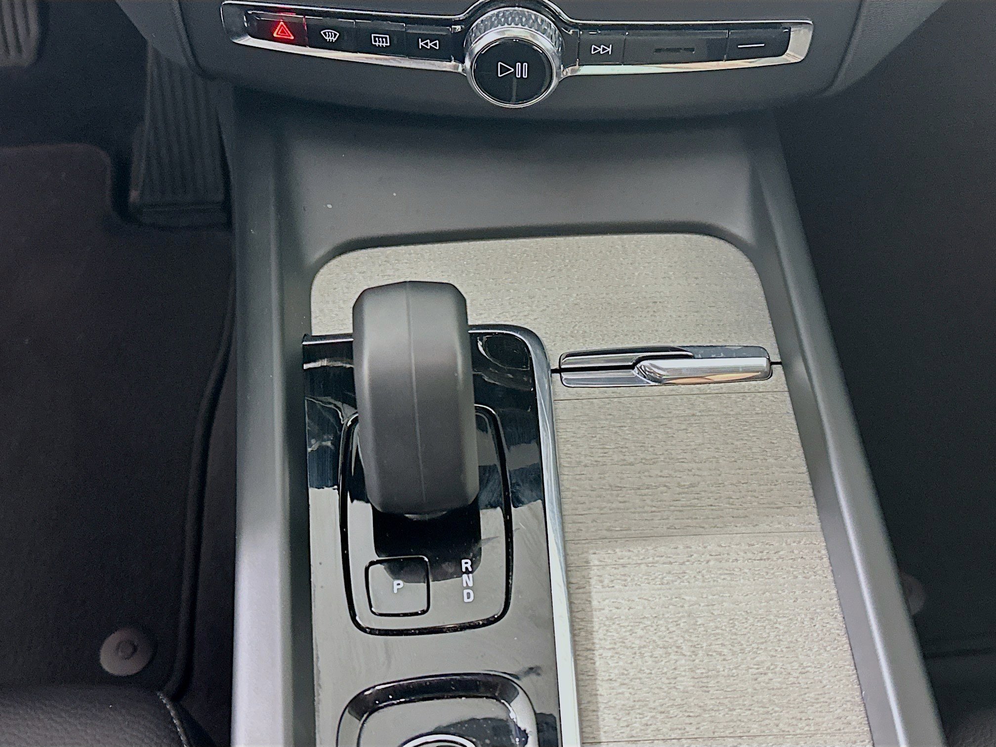 Used 2025 Volvo XC60 B5 Plus image 25