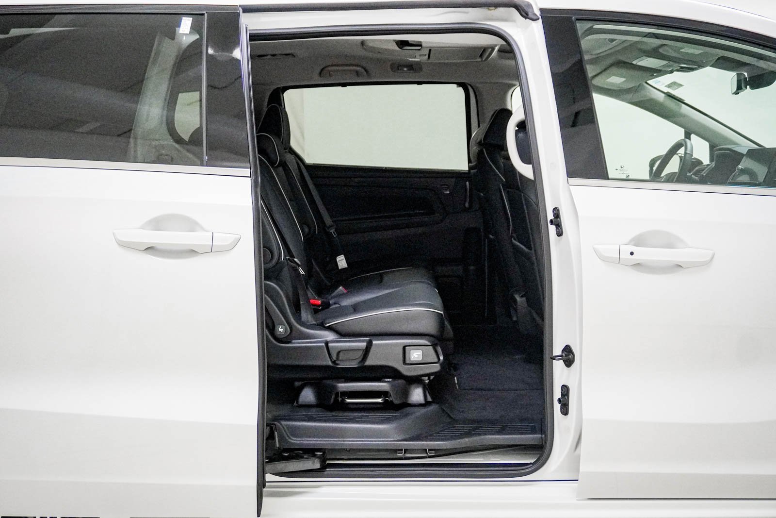 Certified 2026 Honda Odyssey Elite image 36