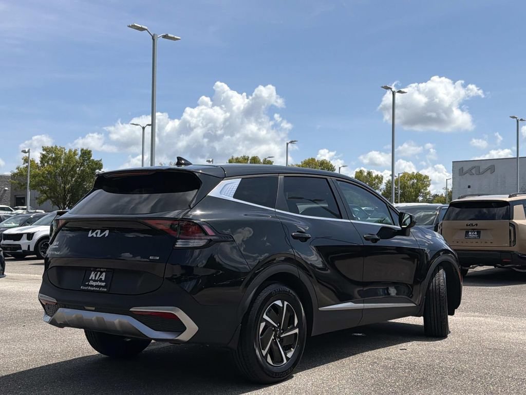 Used 2025 Kia Sportage LX FWD image 4