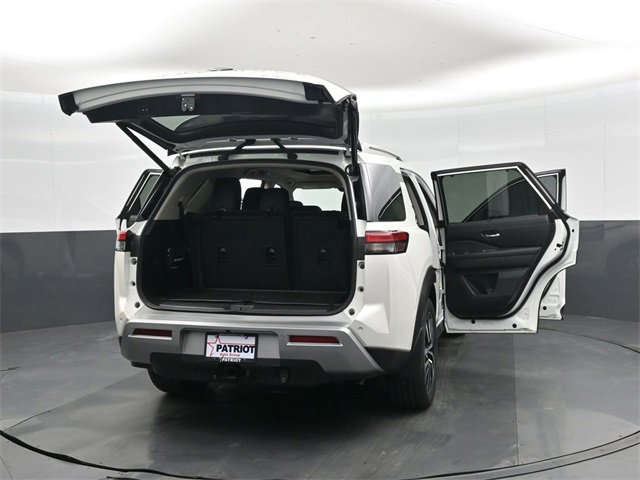 Used 2024 Nissan Pathfinder Platinum w/ Cargo Package image 52