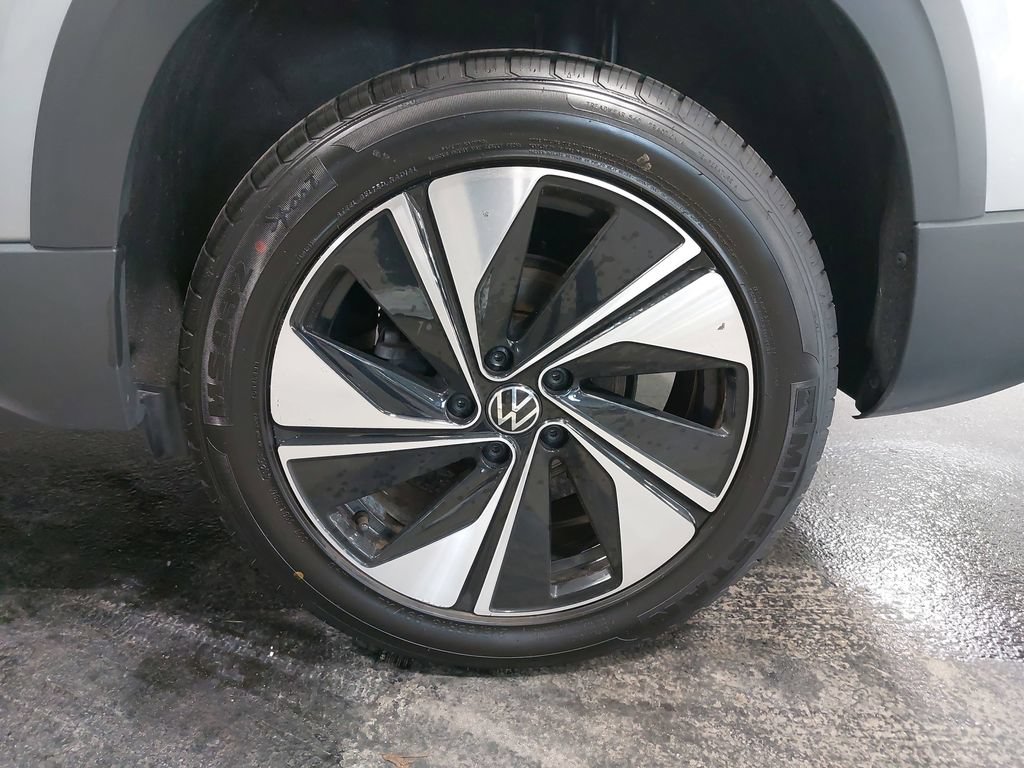 Used 2025 Volkswagen Taos SE AWD/4WD image 31