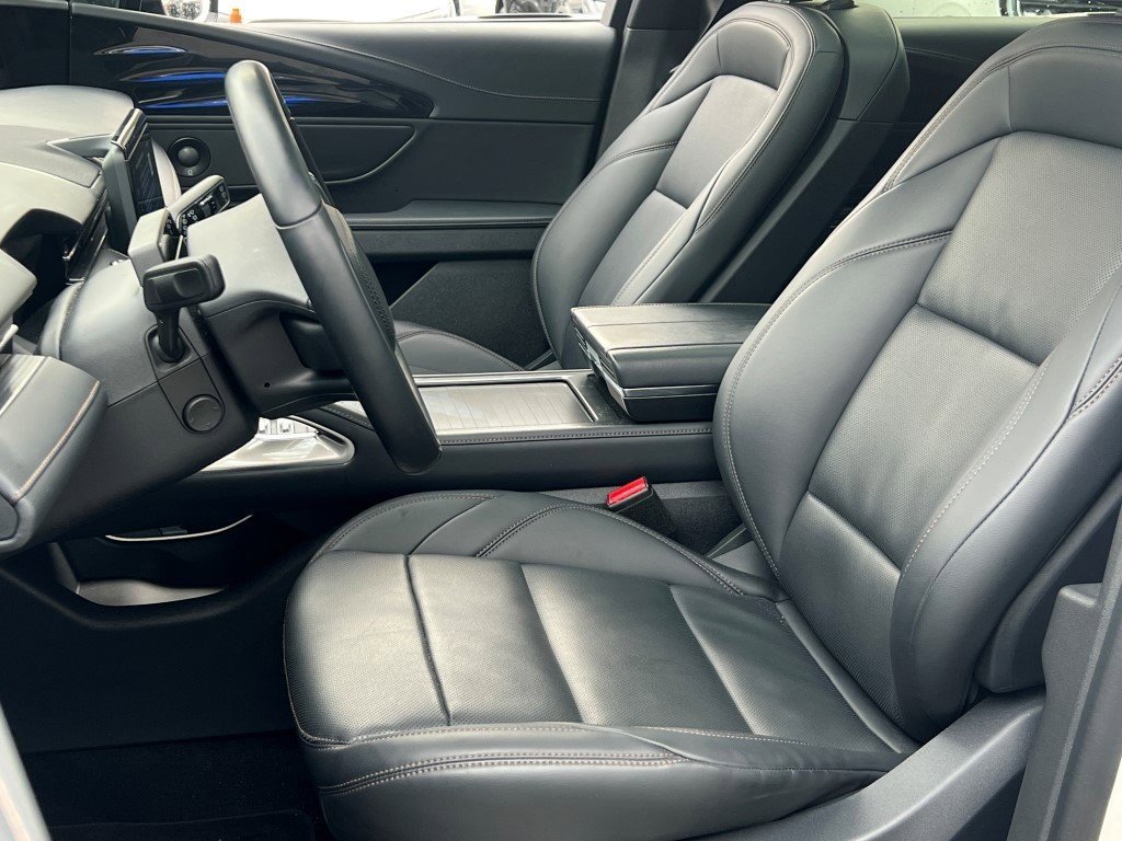 Used 2025 Lincoln Nautilus Premier w/ Equipment Group 102A image 18