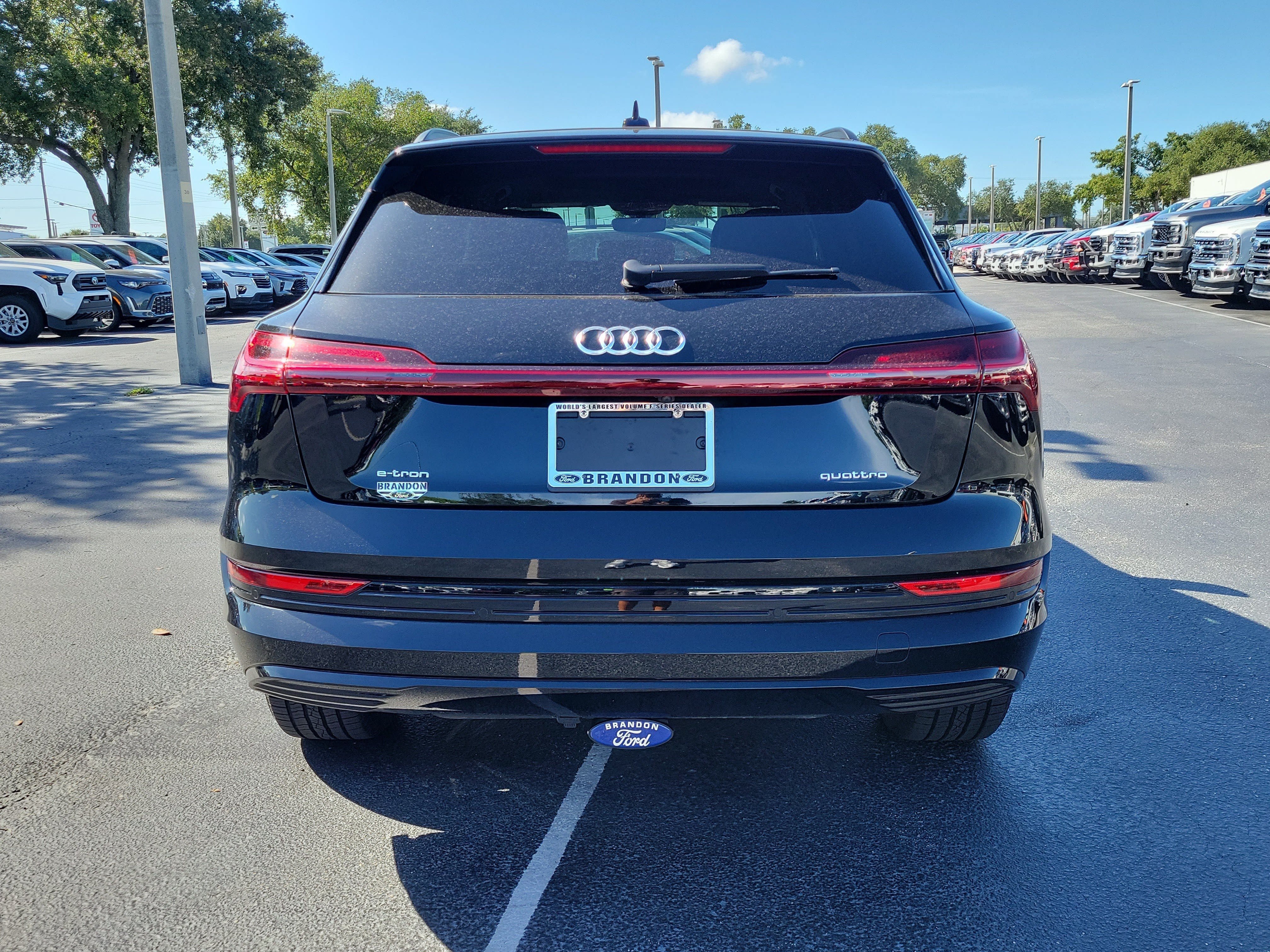 Used 2022 Audi e-tron Premium w/ Convenience Plus Package AWD/4WD image 8