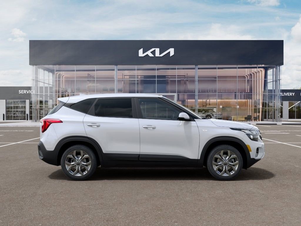 New 2026 Kia Seltos LX FWD image 3