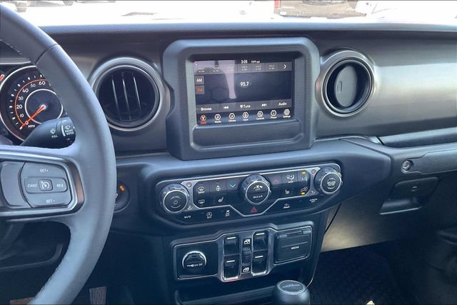 Used 2023 Jeep Gladiator Sport AWD/4WD image 6