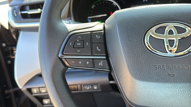 Certified 2025 Toyota Sienna LE FWD image 12