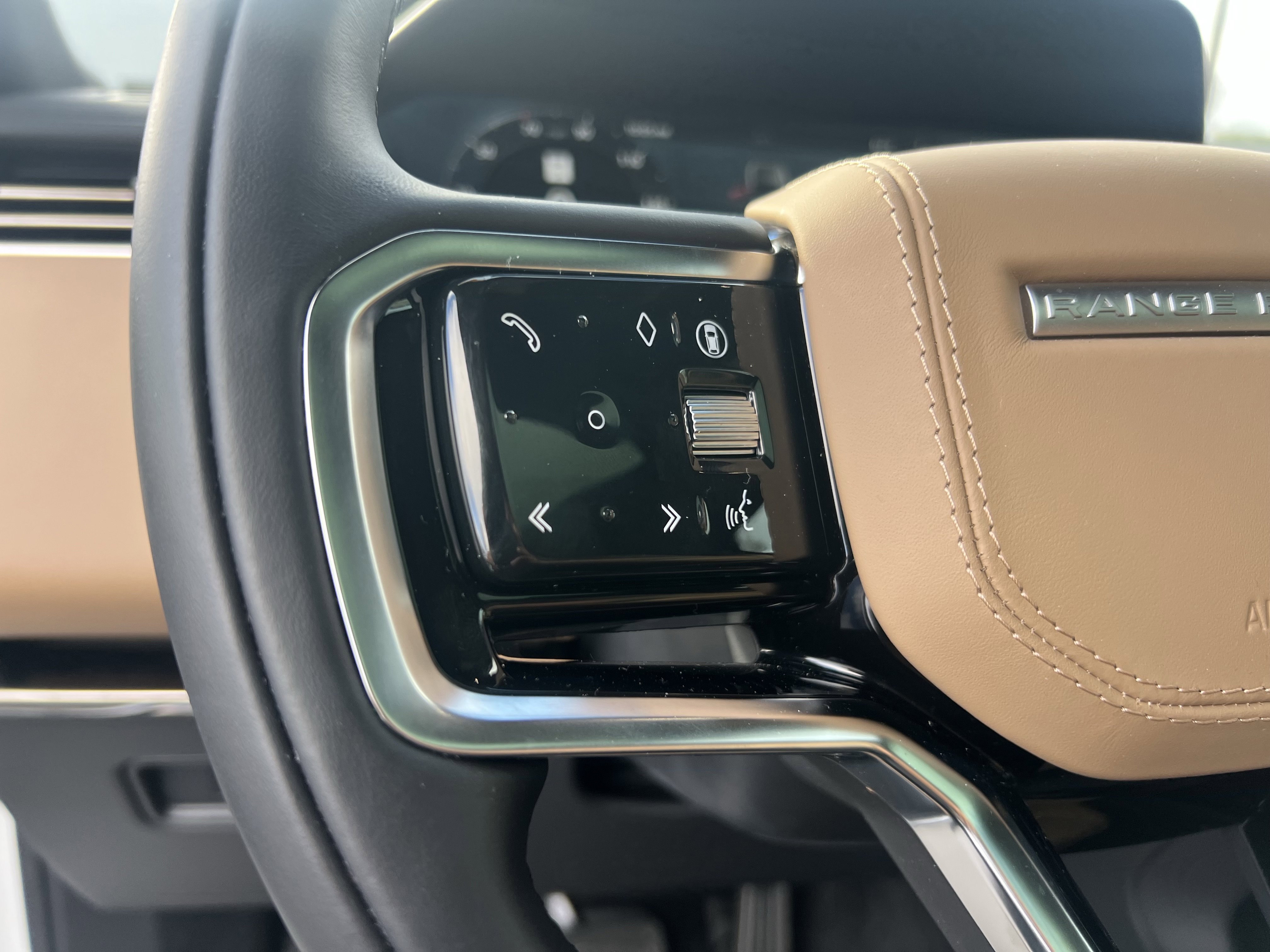 Certified 2025 Land Rover Range Rover Sport SE image 20