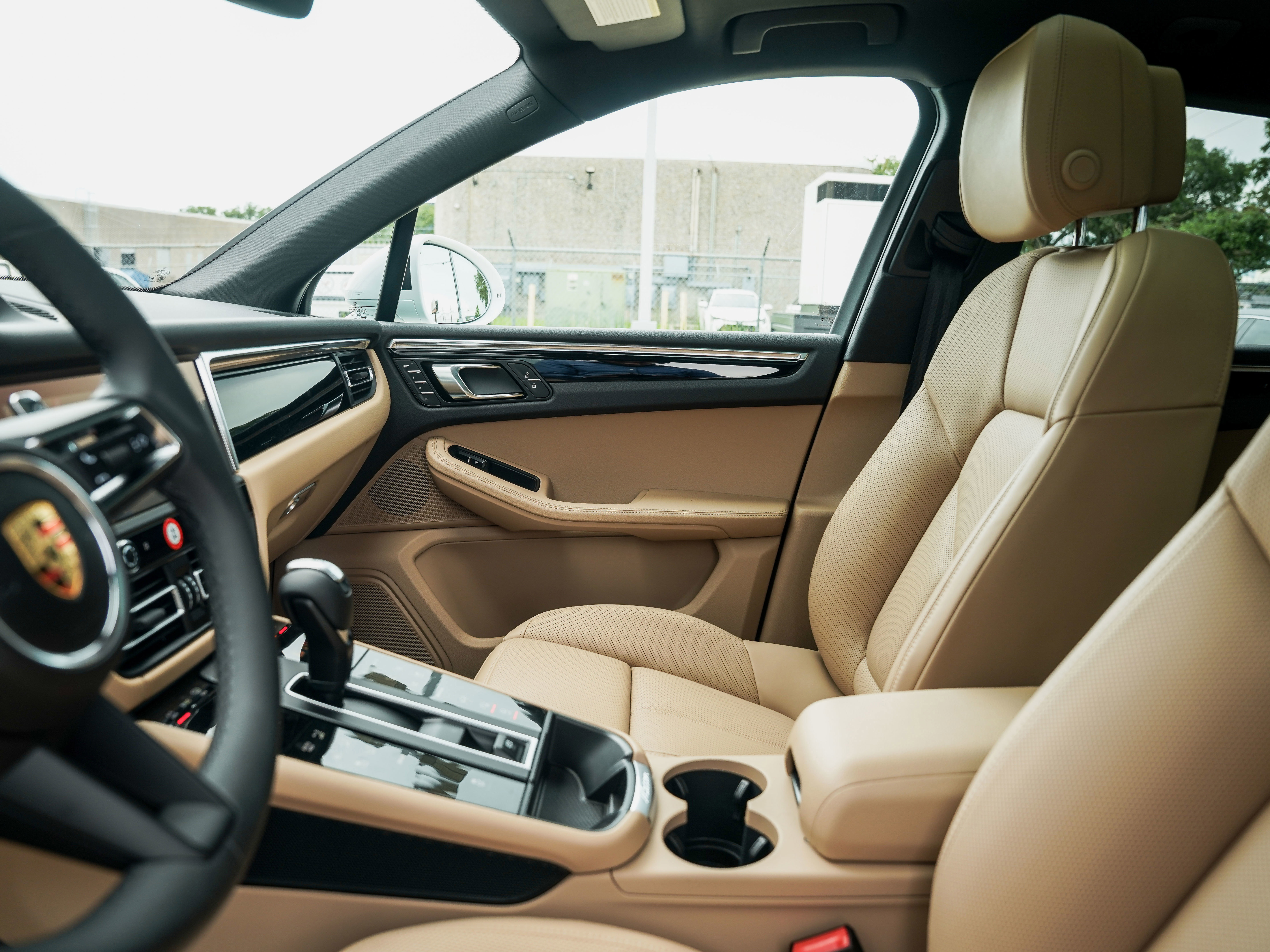 Certified 2025 Porsche Macan image 22