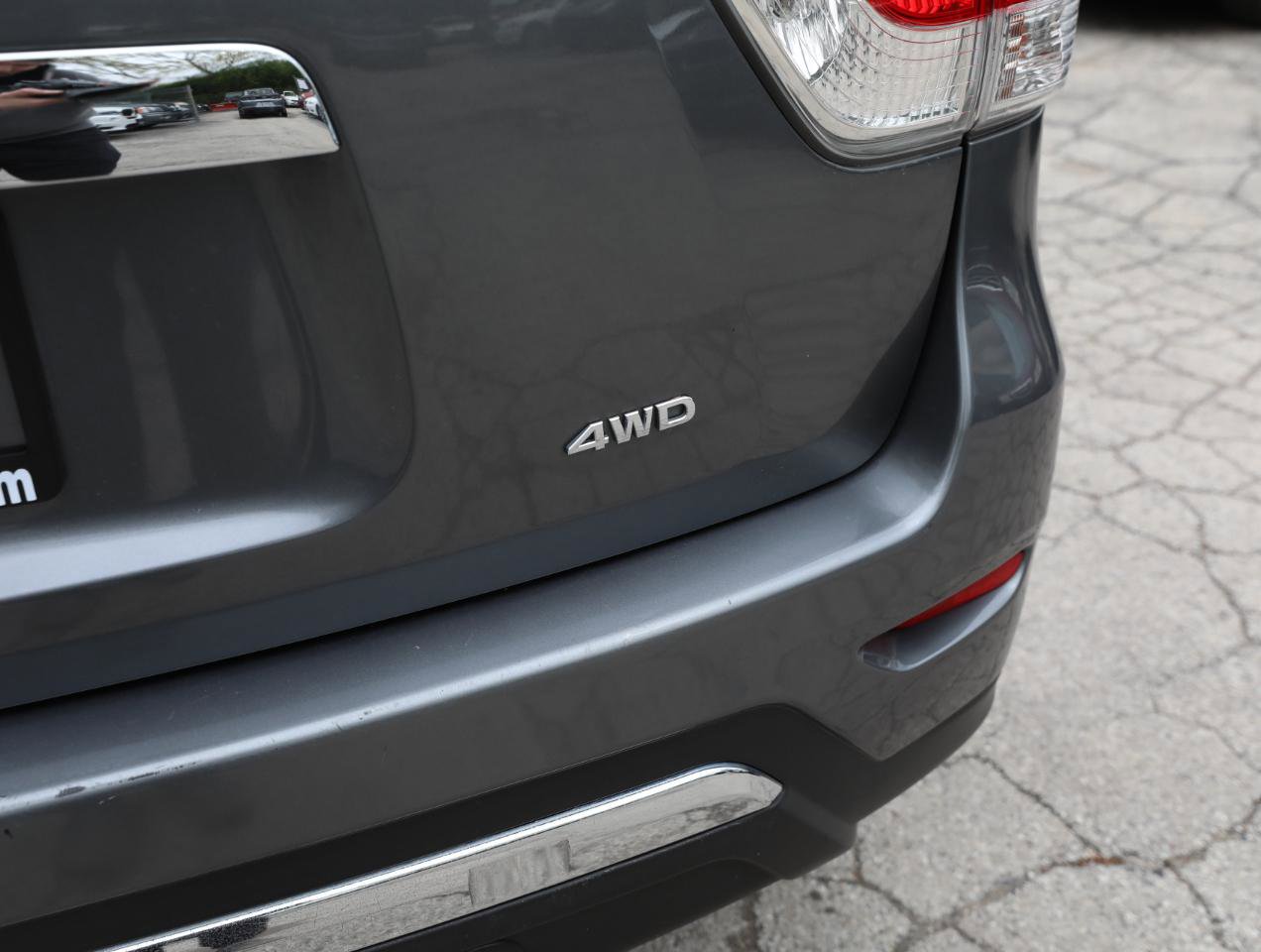 Used 2015 Nissan Pathfinder S AWD/4WD image 8