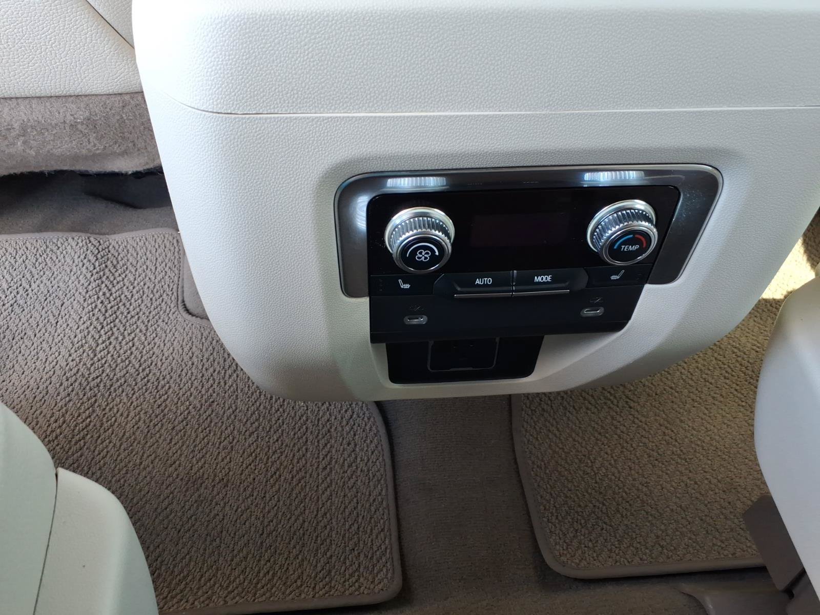 Used 2022 GMC Yukon XL Denali AWD/4WD image 9