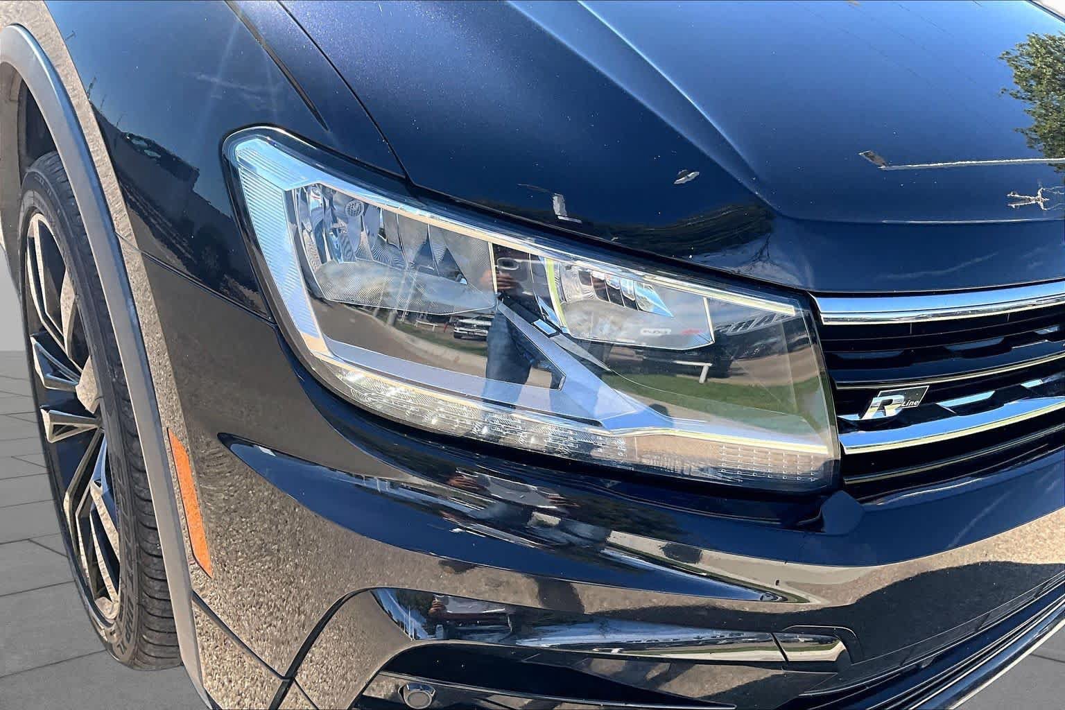 Used 2020 Volkswagen Tiguan SE R-Line AWD/4WD image 36