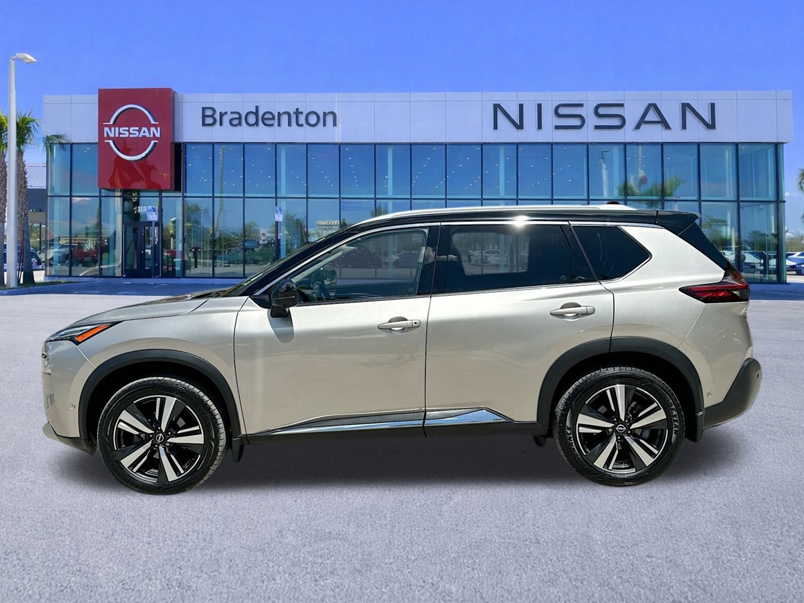 Used 2022 Nissan Rogue Platinum w/ Head-Up Display Package image 8