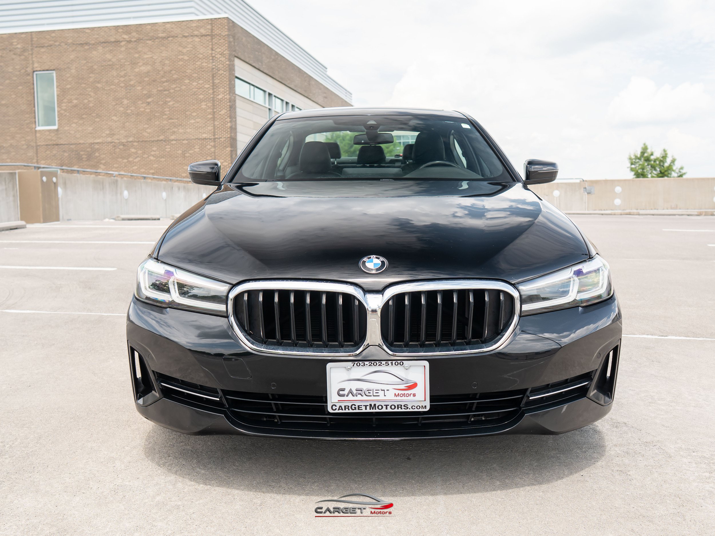 Used 2021 BMW 530i xDrive w/ Convenience Package AWD/4WD image 2