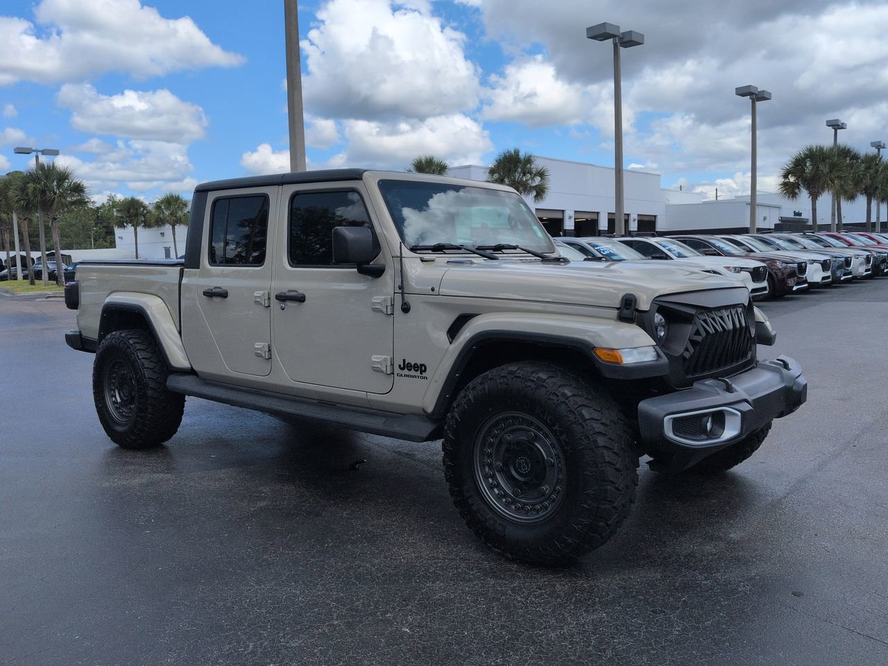 Used 2022 Jeep Gladiator Overland w/ Trailer Tow Package AWD/4WD image 2