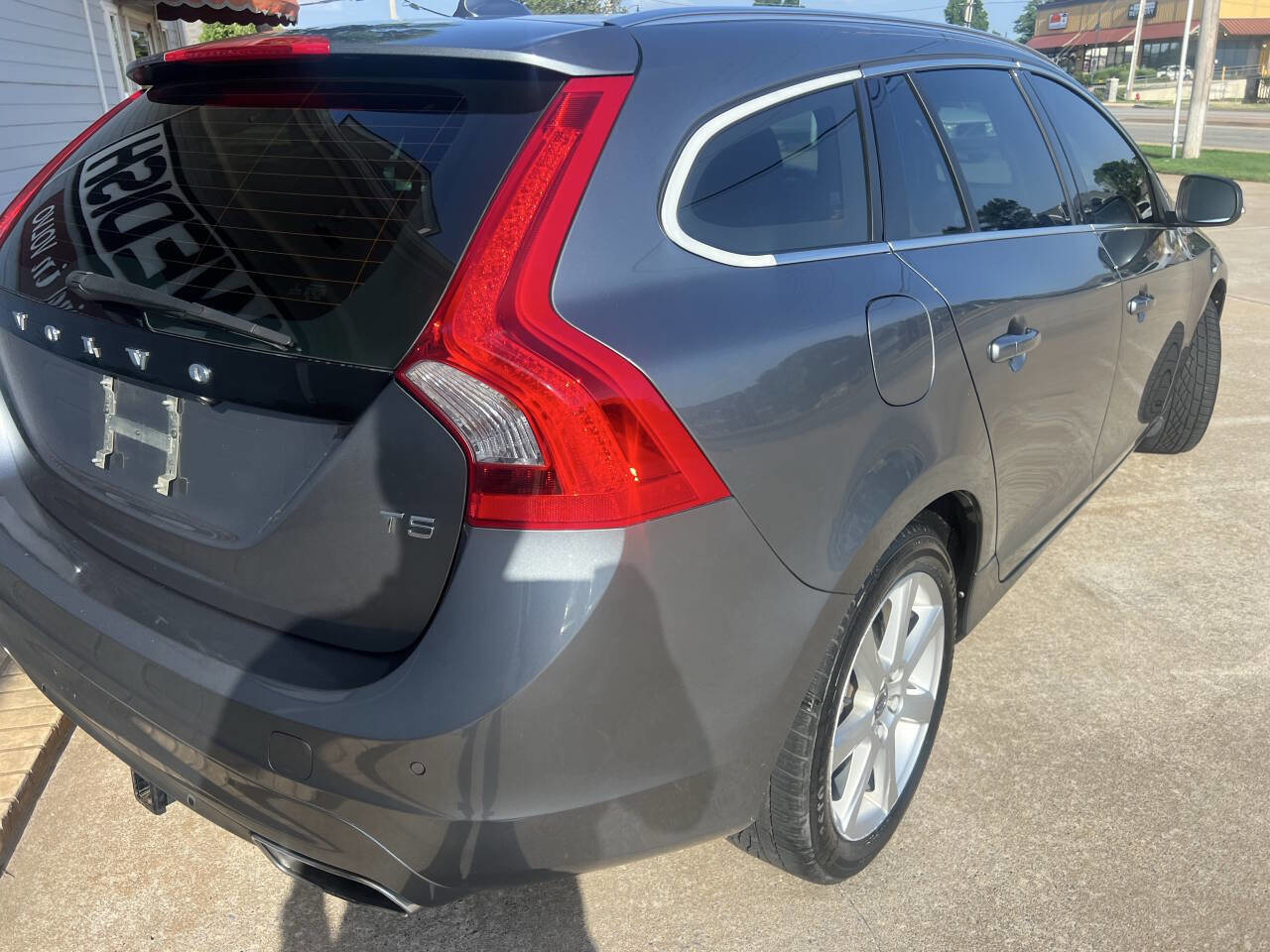 Used 2017 Volvo V60 T5 Platinum FWD image 9