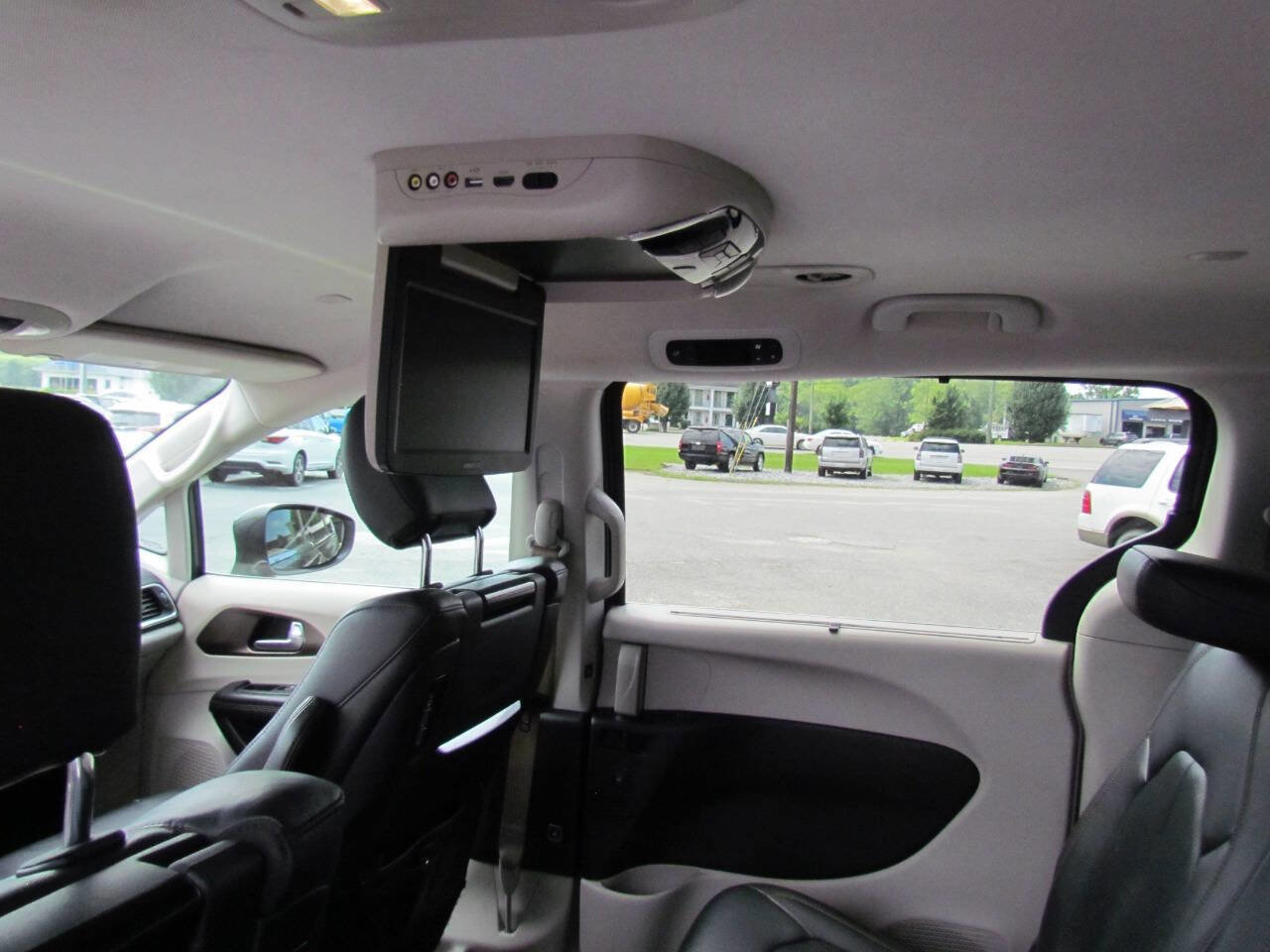 Used 2017 Chrysler Pacifica Touring-L Plus w/ Advanced Safetytec Group image 13