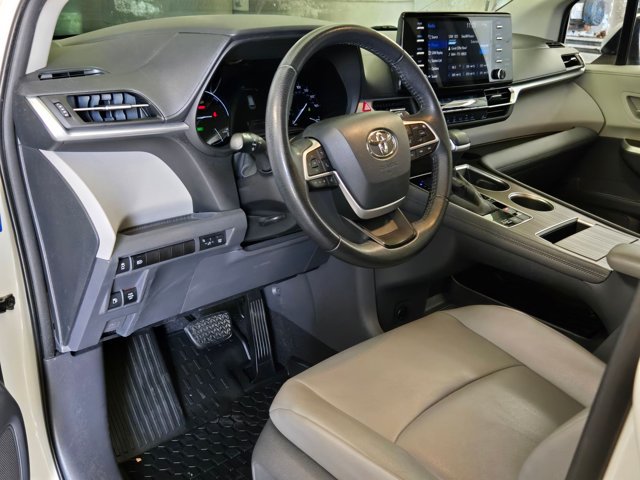 Used 2021 Toyota Sienna XLE FWD image 9